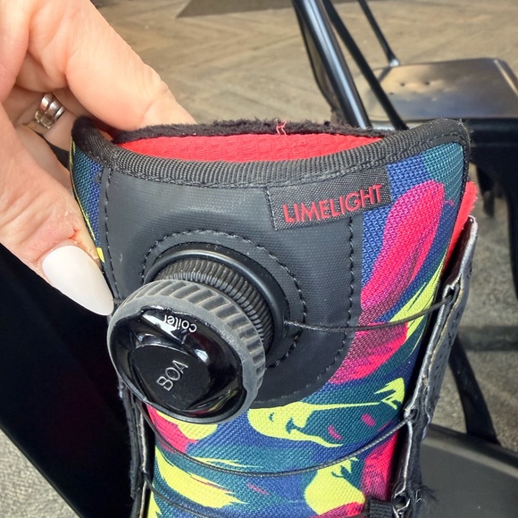 Women’s Burton limelite BOA snowboard
Boot size 9 great condition - Picture 7 of 8